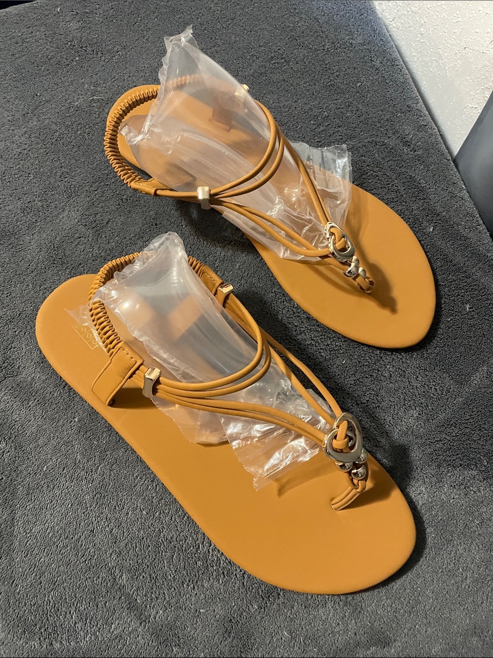 Women's Tan Heart-Detail Strappy Sandals NWOT - Picture 3 of 8